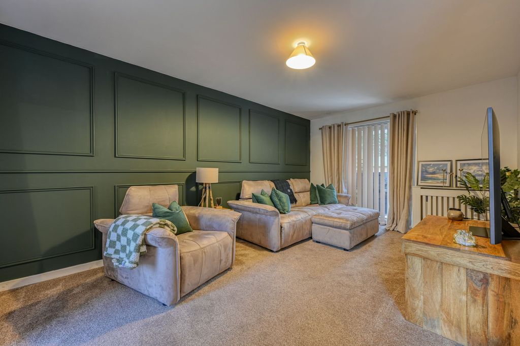 Property photo 2 of 27