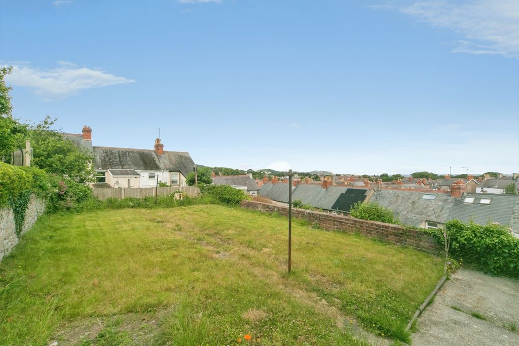 Property photo 2 of 20 Pbox-Img.Jpg