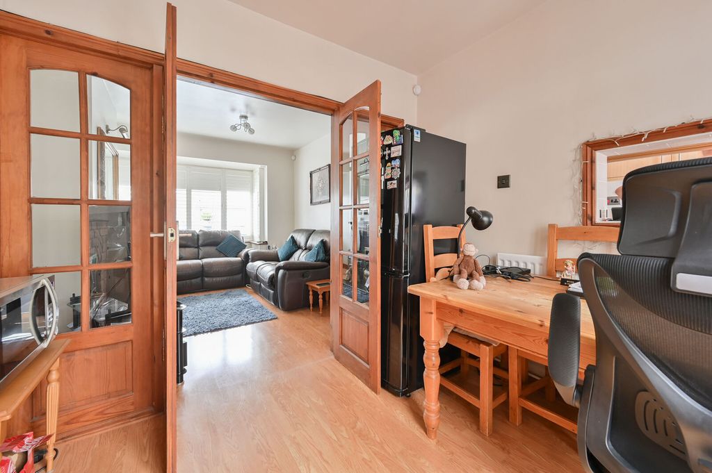 Property photo 3 of 19