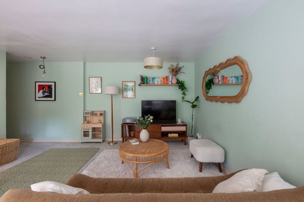 Property photo 3 of 48