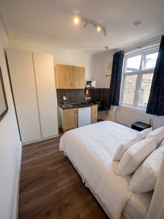 Property photo 1 of 2