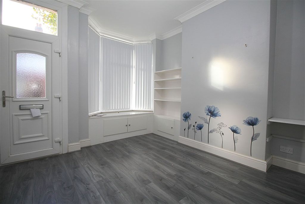 Property photo 2 of 18 Lounge