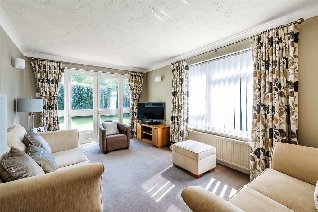 Property photo 3 of 33 3-The-Hawthorns-20.Jpg