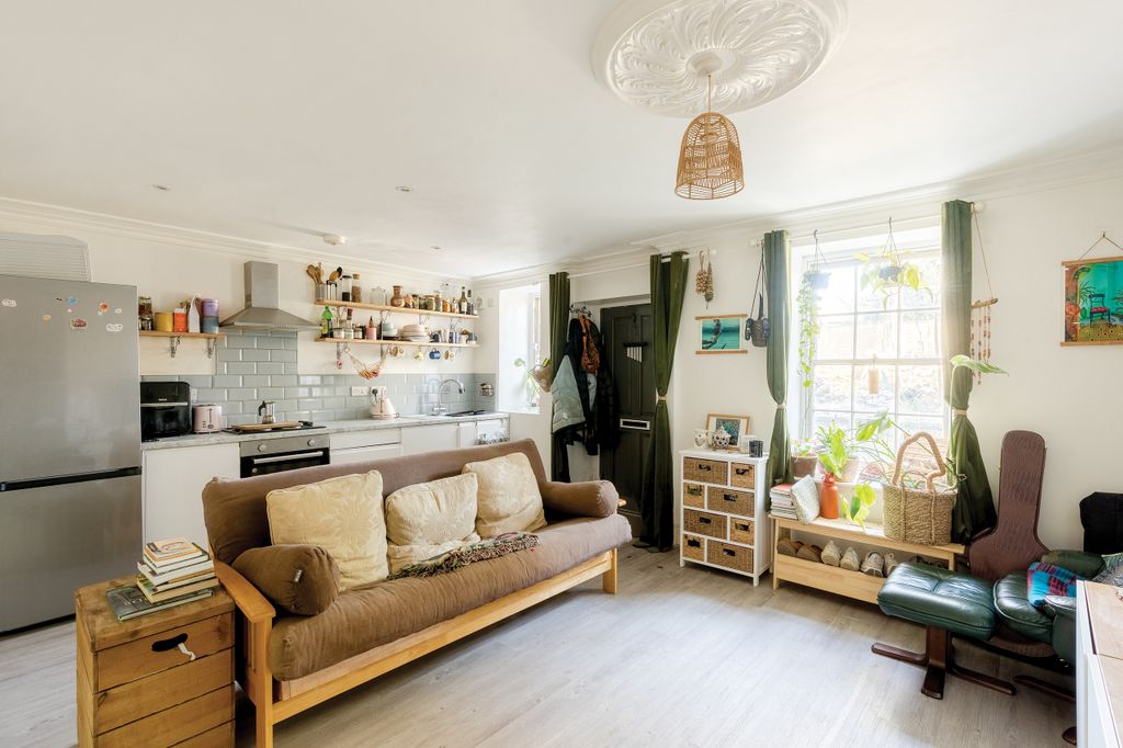 Property photo 1 of 14 Photo 7