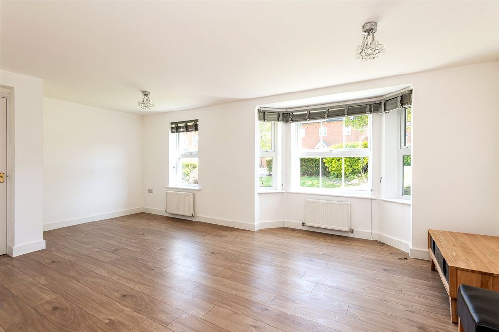 Property photo 2 of 15 Picture No. 11