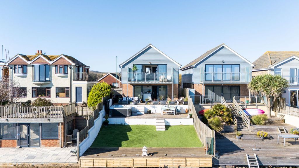 Property photo 2 of 33