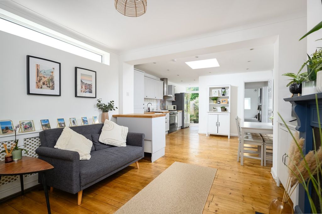 Property photo 2 of 23