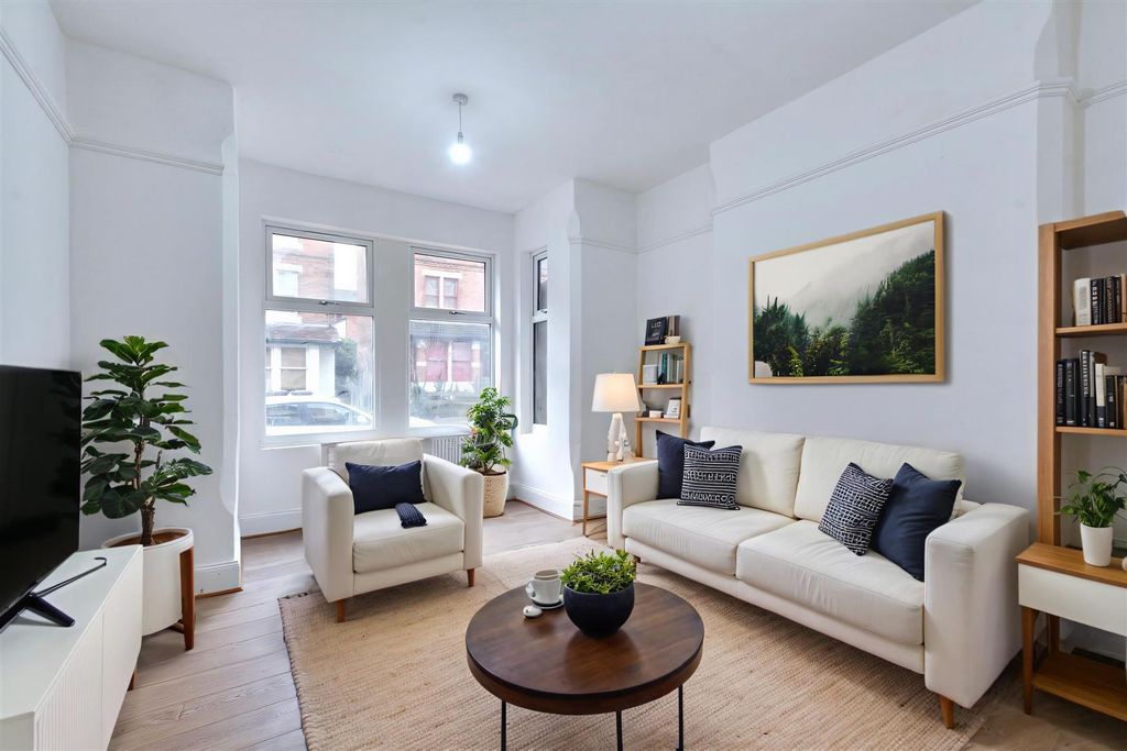 Property photo 2 of 27 Lounge Vf.Jpeg