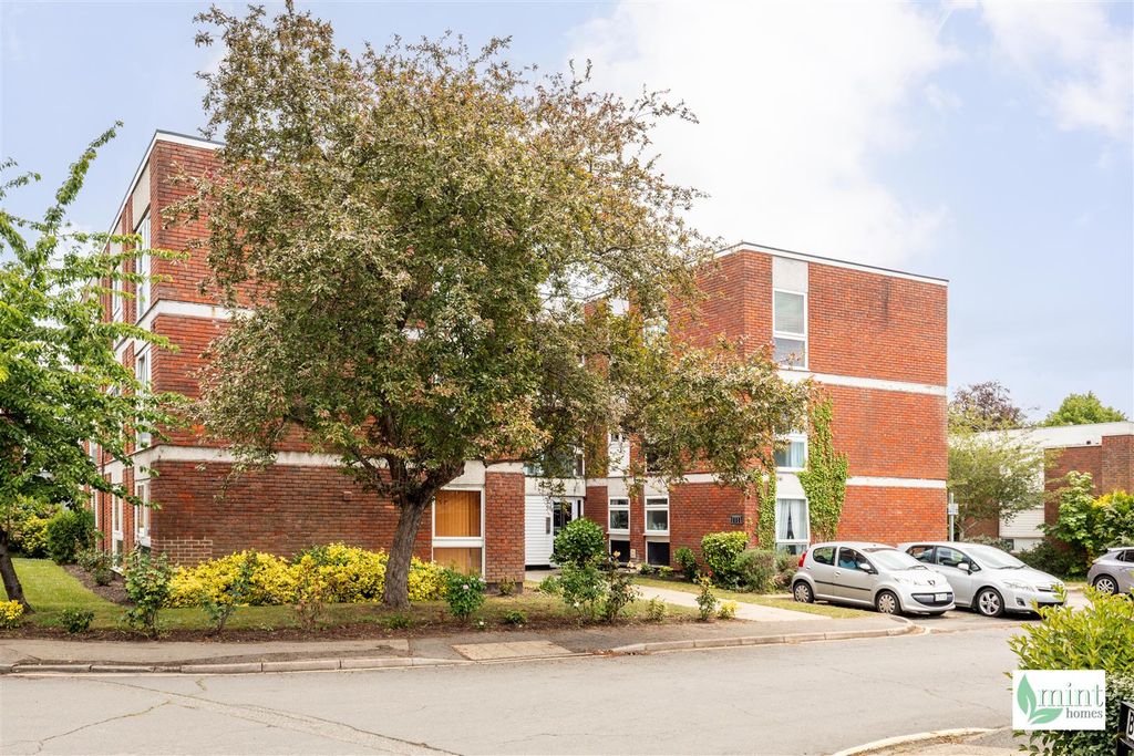 Property photo 1 of 9 Brantwood Gardens - Watermark-10.Jpg