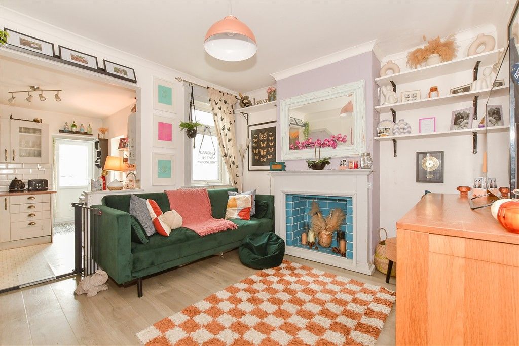 Property photo 3 of 10 Lounge