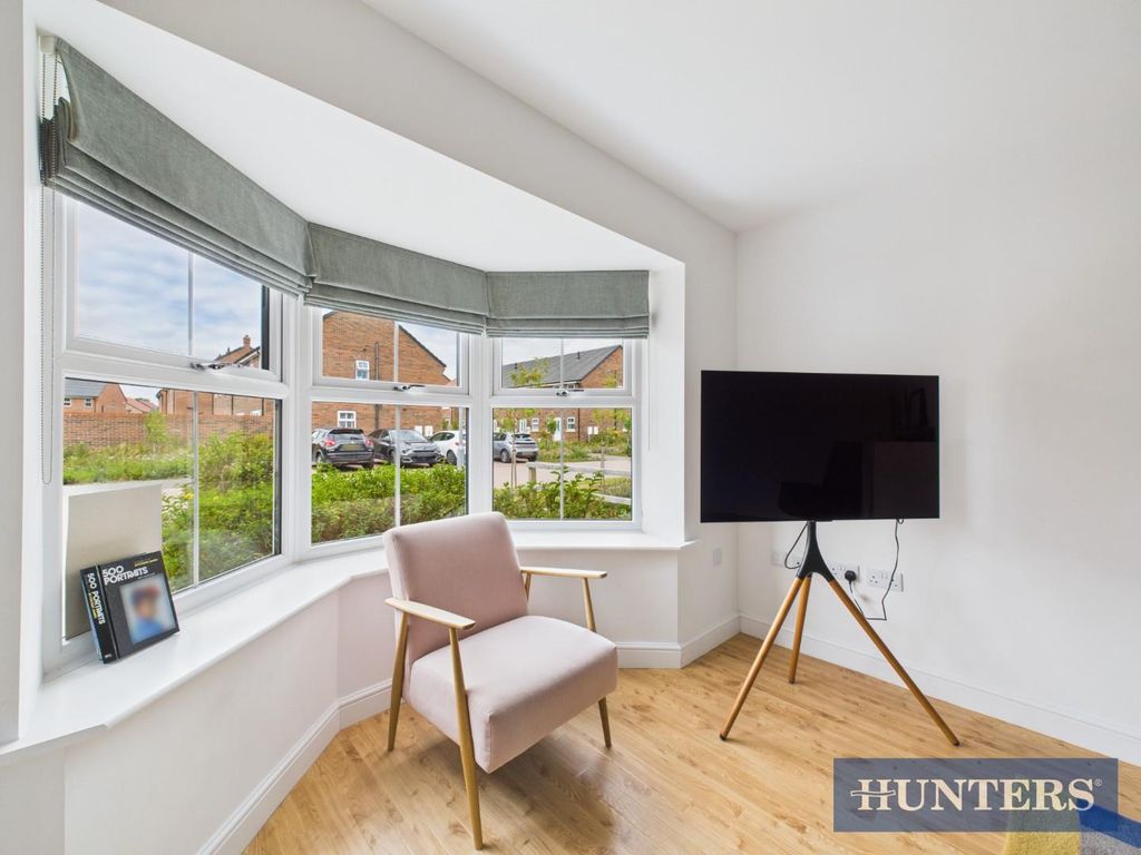 Property photo 3 of 18 Lounge Alt