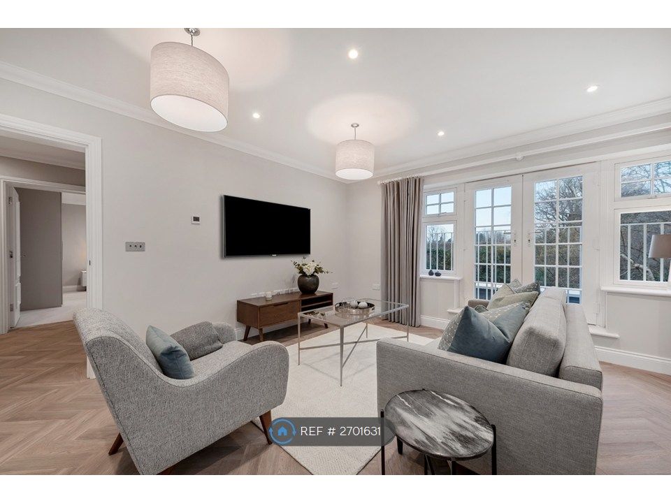 Property photo 3 of 6 Living Space