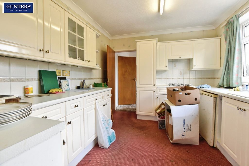 Property photo 3 of 17 Kitchen