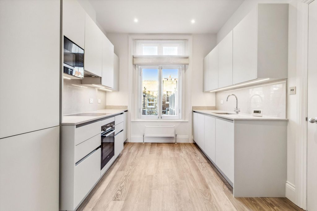 Property photo 3 of 8 Image