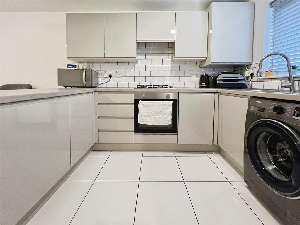 Property photo 3 of 21 Kitchen