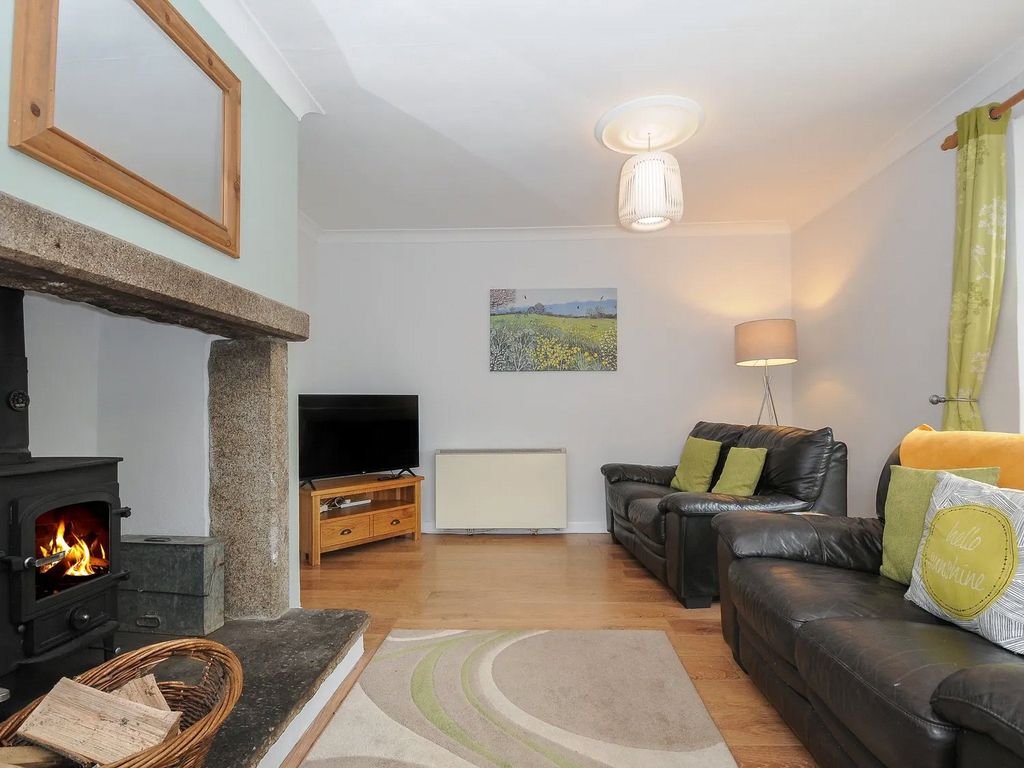 Property photo 3 of 12 Lounge