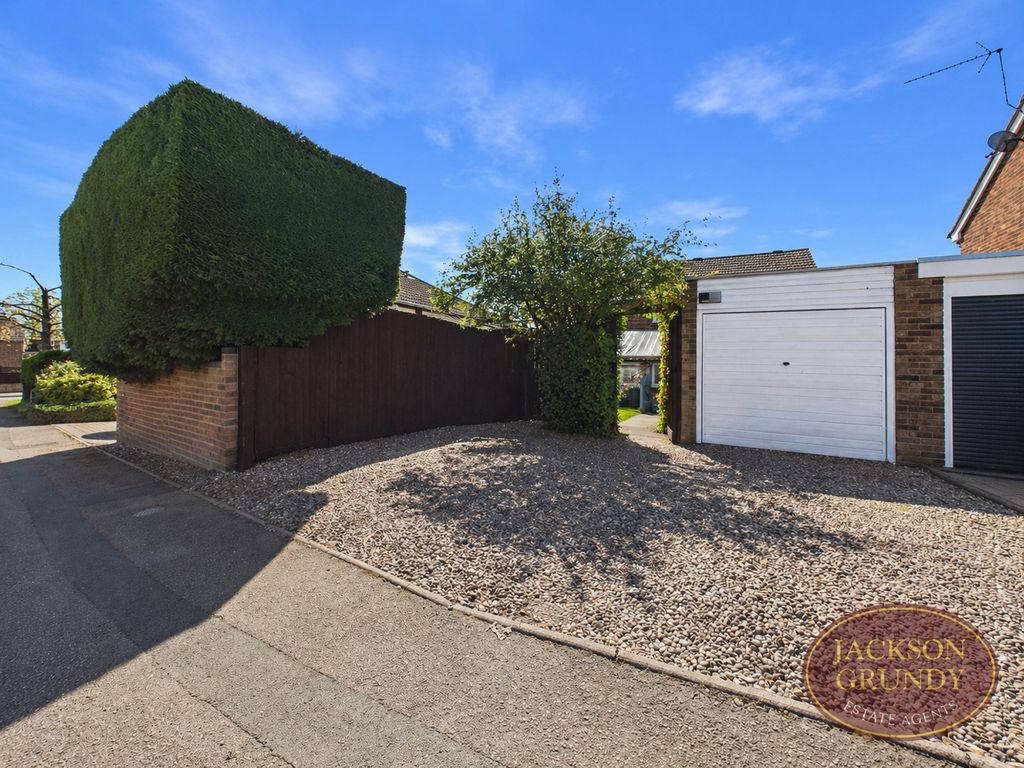 Property photo 2 of 25 Regency Close
