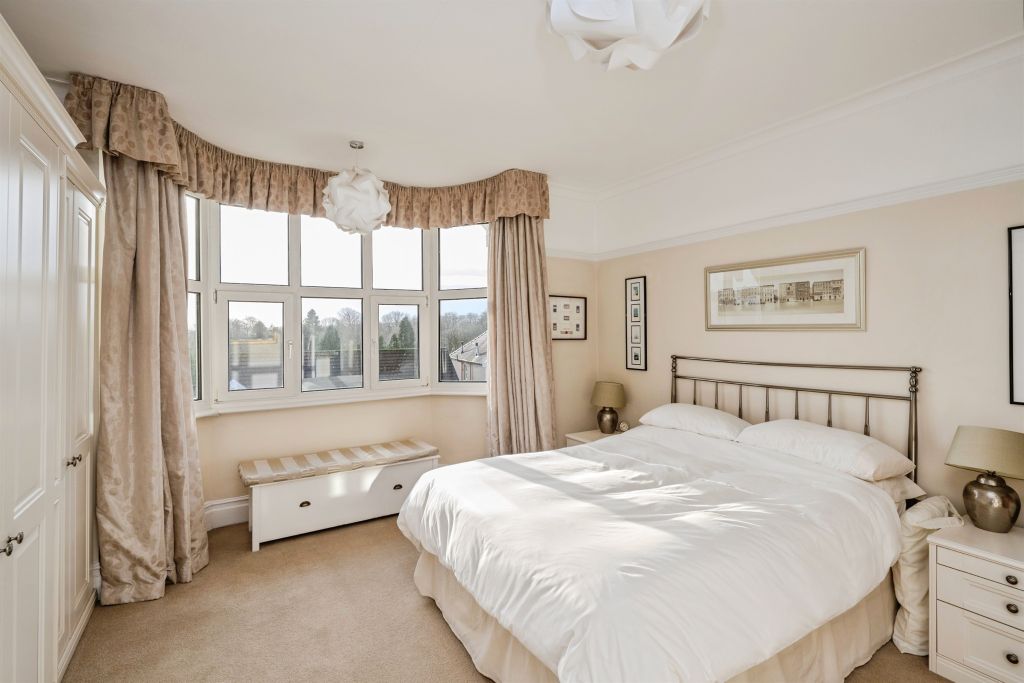 Property photo 2 of 28