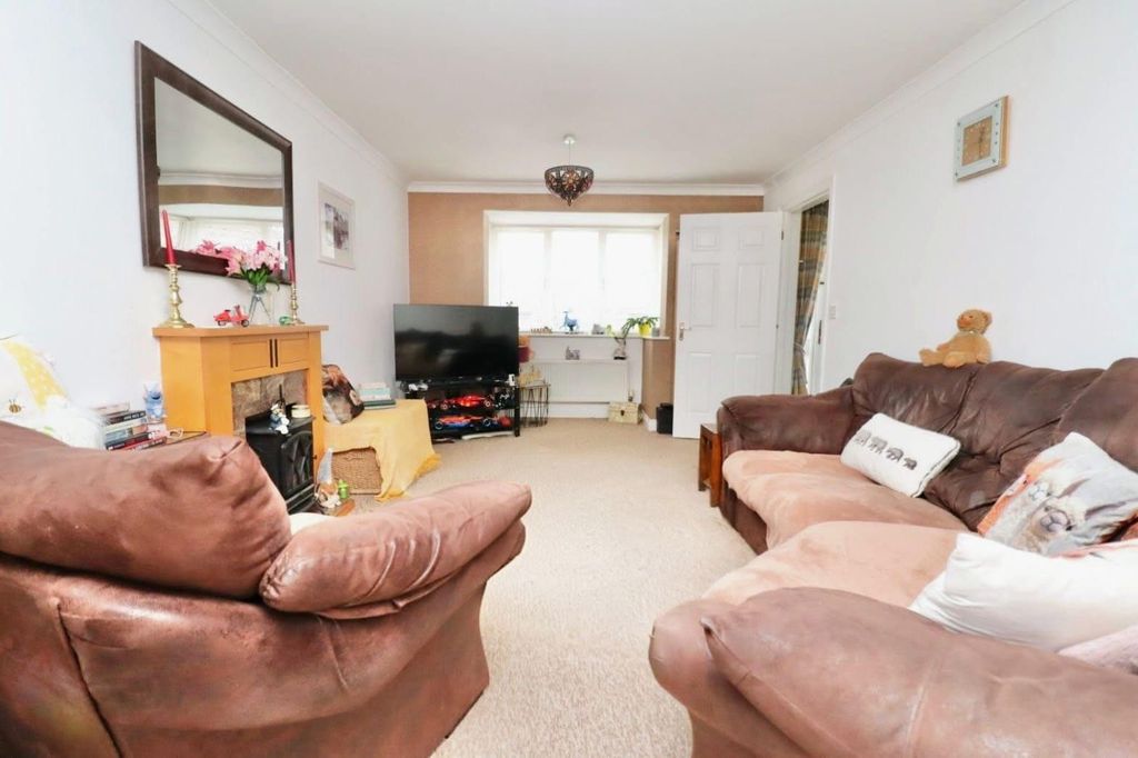 Property photo 2 of 21 Living Room