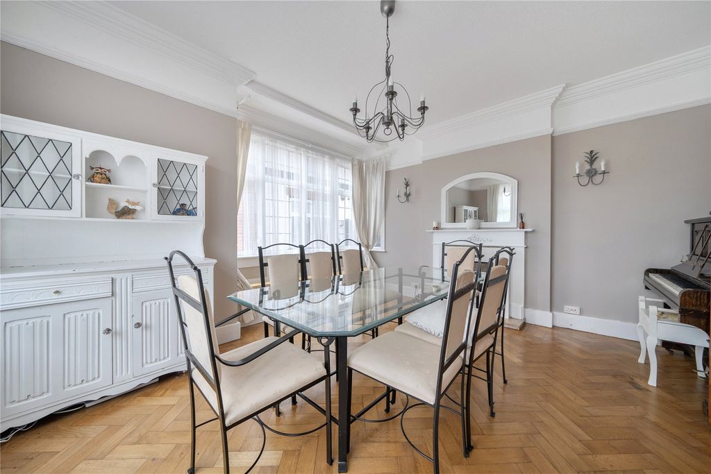 Property photo 3 of 37 Picture No. 10