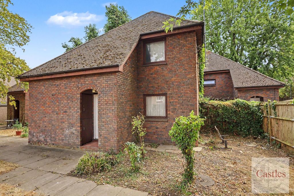 Property photo 1 of 12 Front (Exterior)