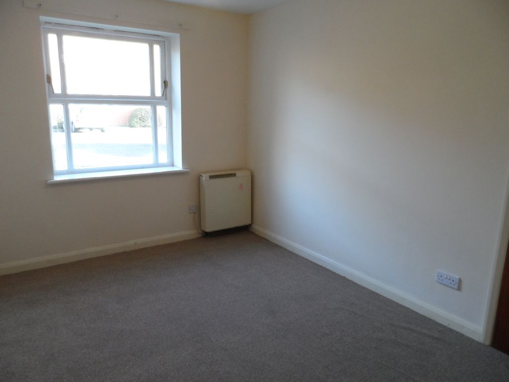 Property photo 3 of 6 Bed 1