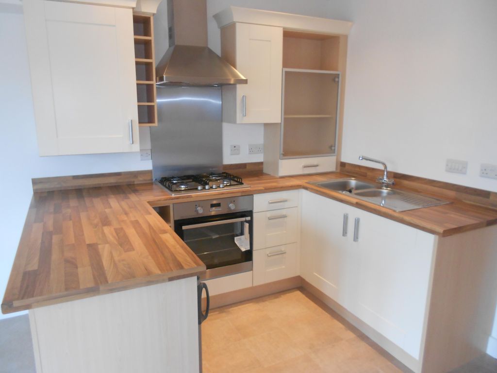 Property photo 3 of 10 Kitchen
