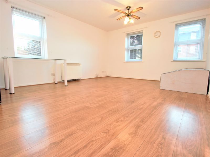 Property photo 1 of 8 Photo 3