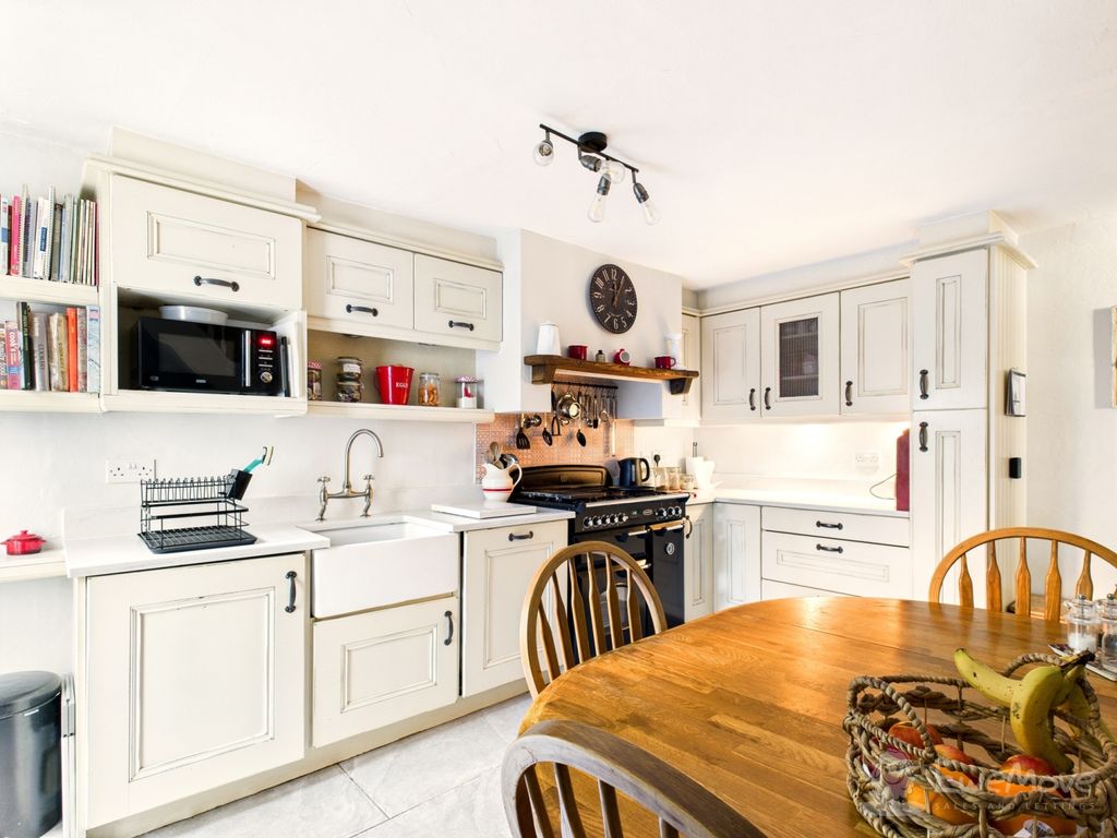 Property photo 2 of 17 Kitchen