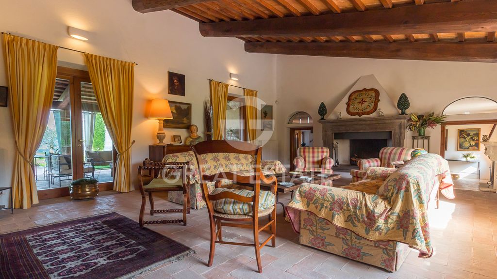 Property photo 2 of 49 Interiors