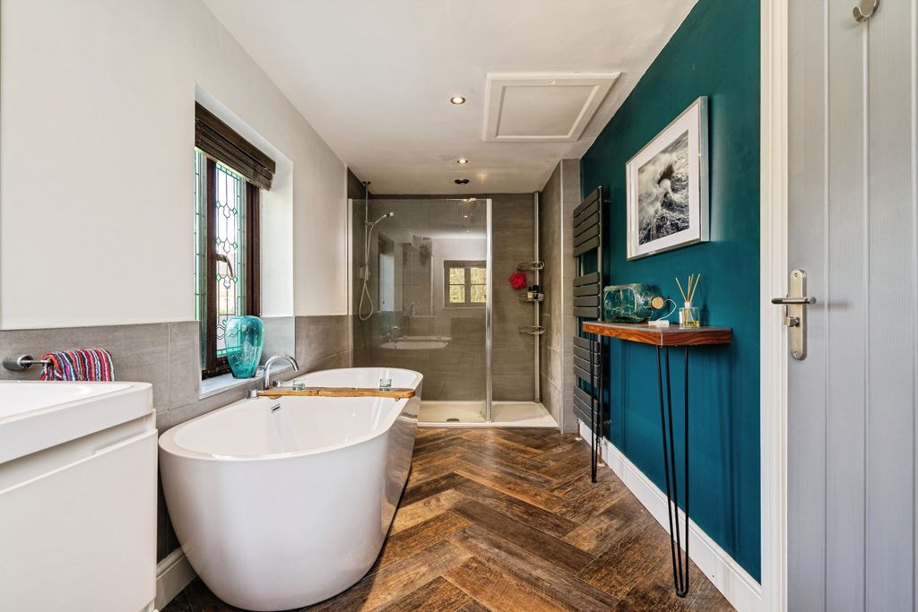 Property photo 3 of 24 En-Suite