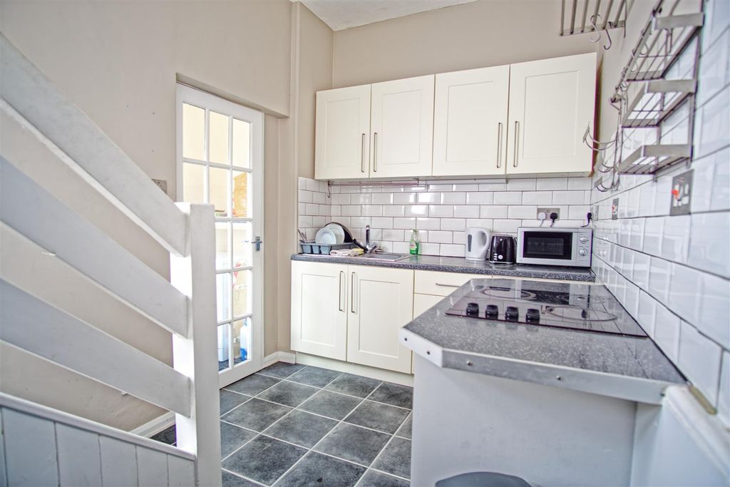 Property photo 3 of 15 Kitchen