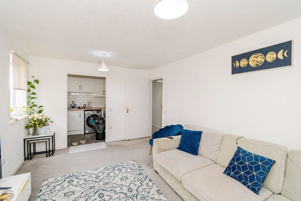 Property photo 3 of 12