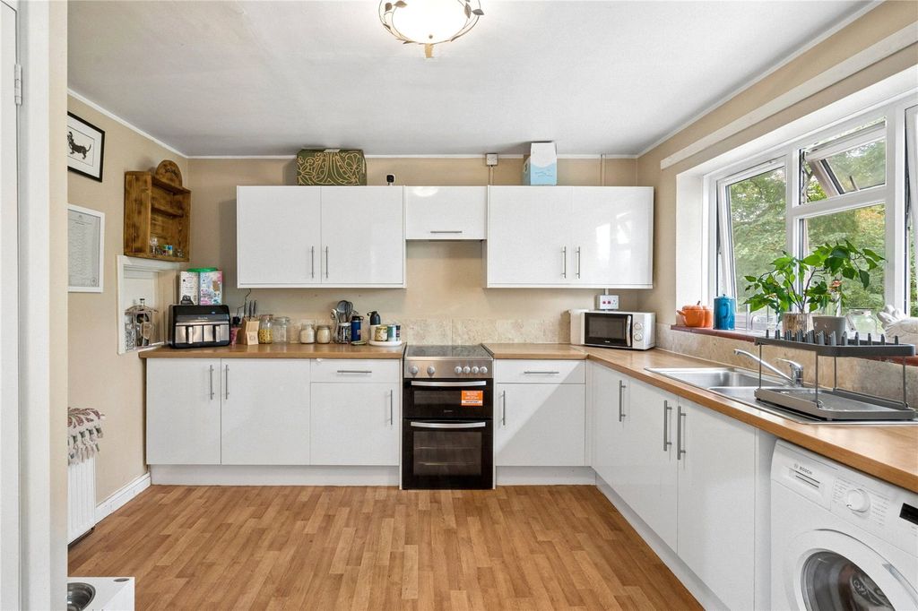 Property photo 2 of 10 Kitchen