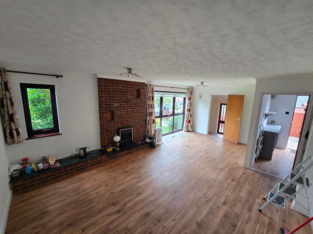Property photo 3 of 17