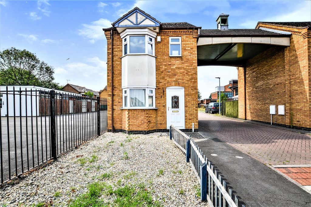 Property photo 1 of 10 Front