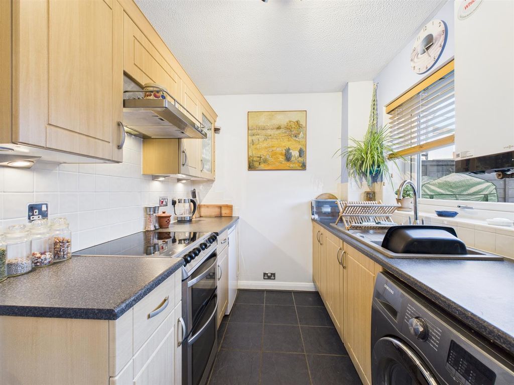 Property photo 2 of 8 Kitchen