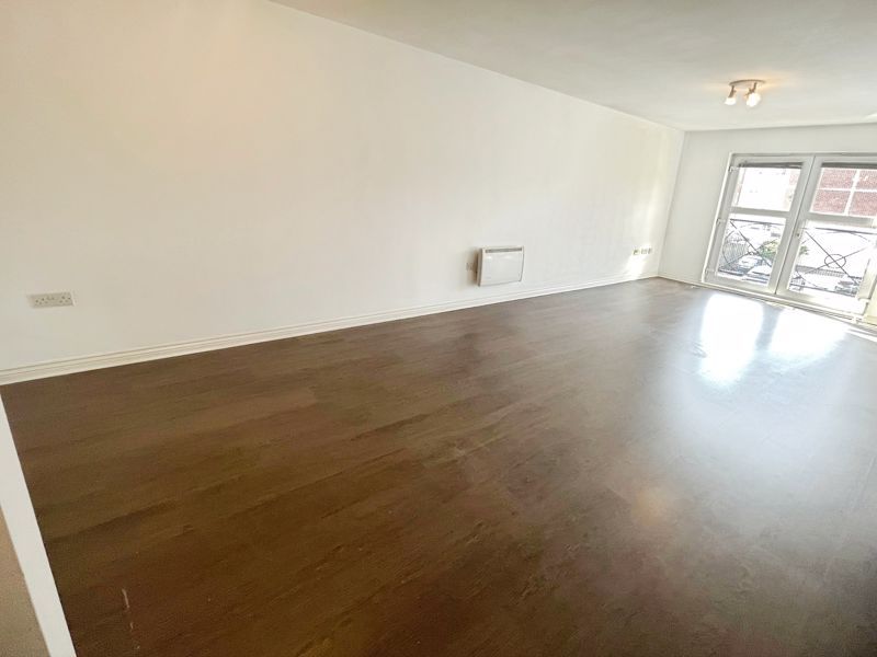 Property photo 3 of 10 Lounge