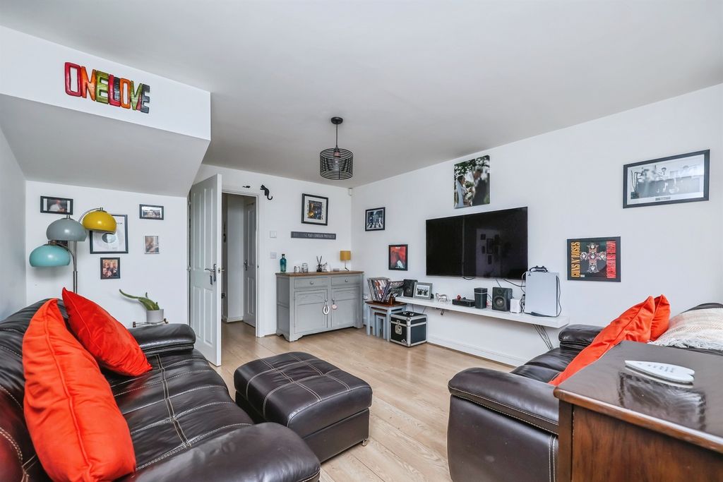 Property photo 3 of 17