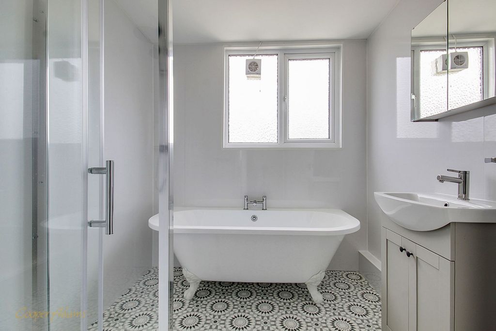 Property photo 3 of 14 Bathroom