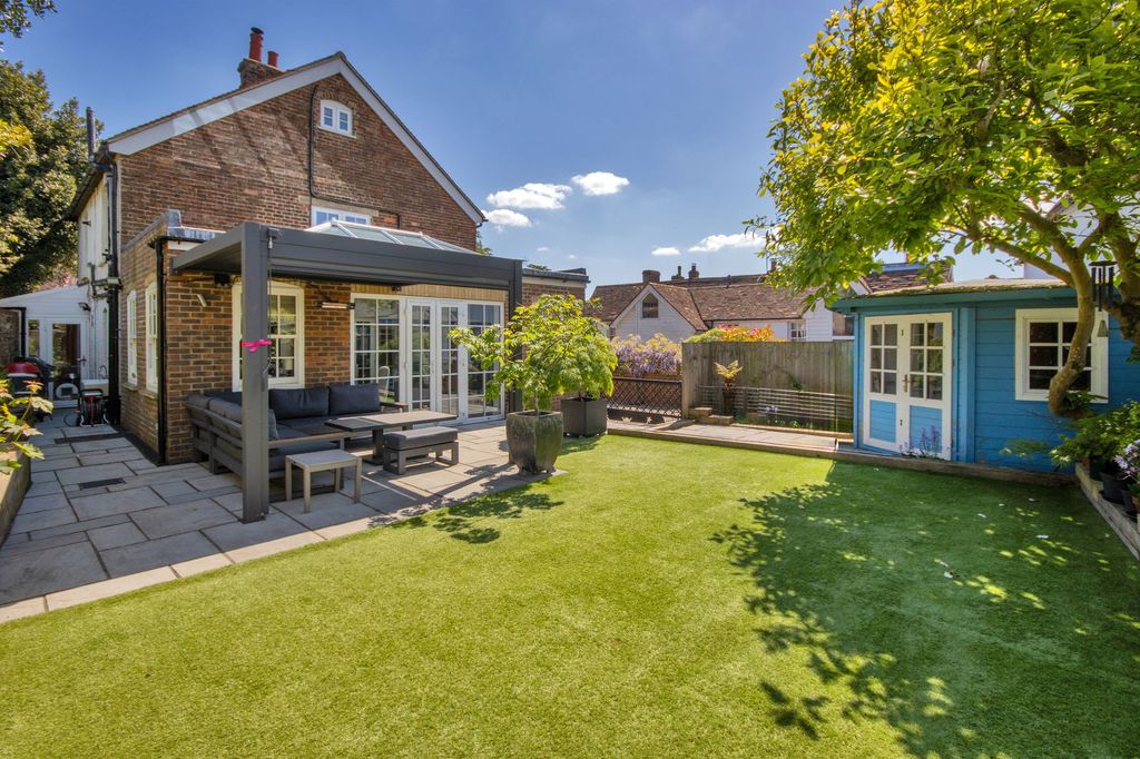 Property photo 2 of 64