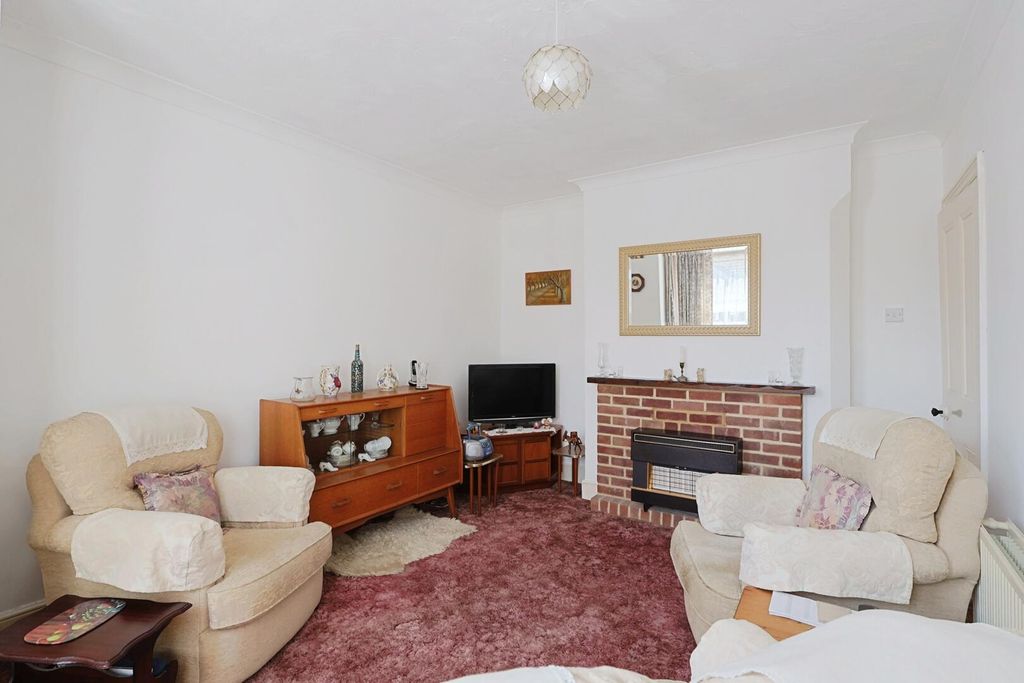 Property photo 3 of 11 Living Room