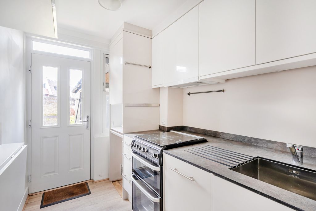 Property photo 3 of 19 1435481-13-69c502...