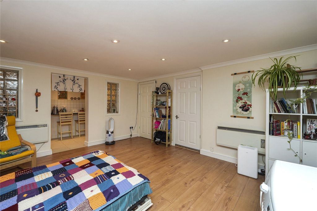 Property photo 2 of 12 Picture No. 35