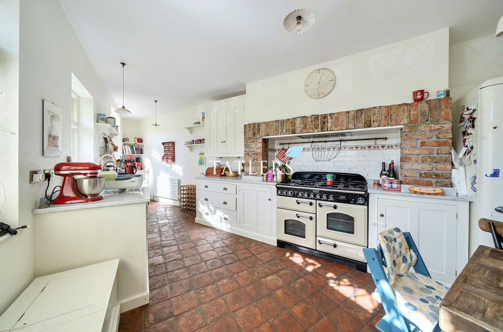 Property photo 2 of 29 Picture No. 32