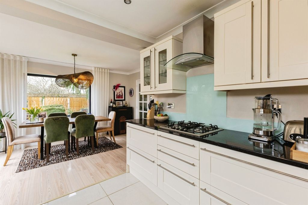 Property photo 3 of 32