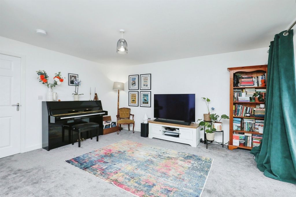 Property photo 2 of 13