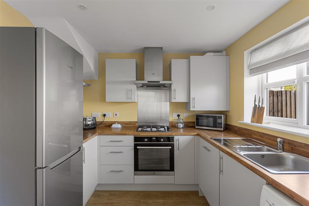 Property photo 3 of 25 57_Thornton_Road_34.Jpg