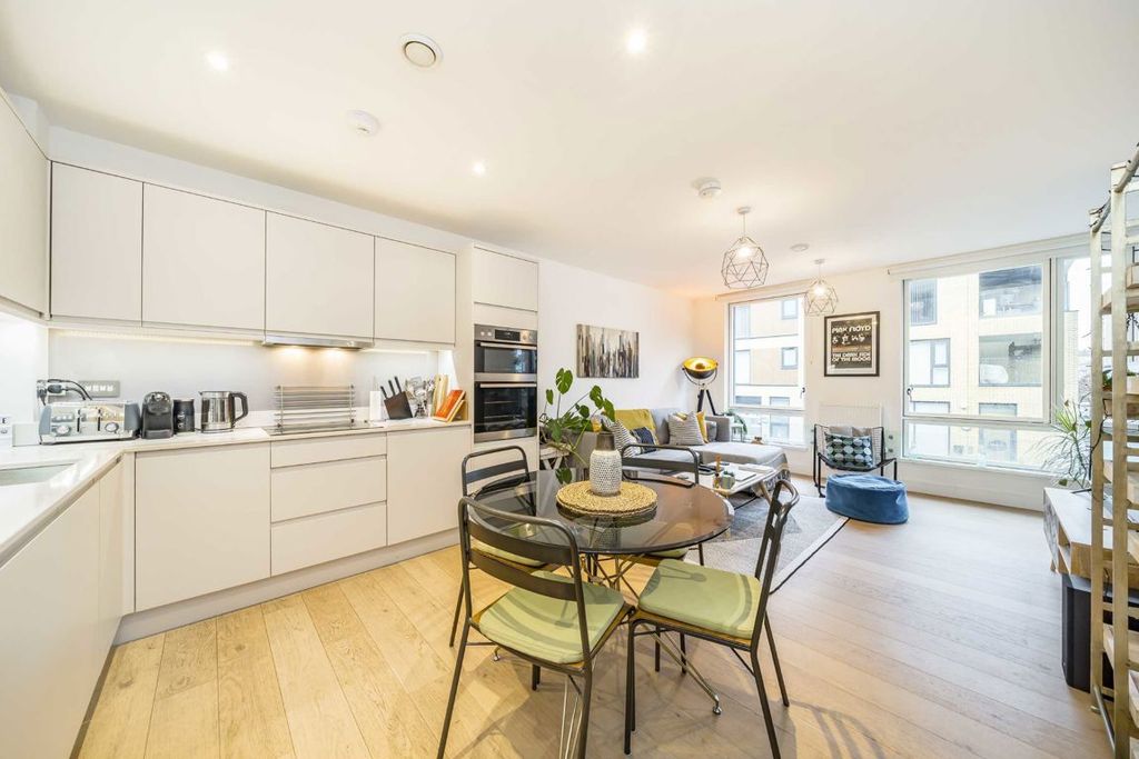 Property photo 2 of 8