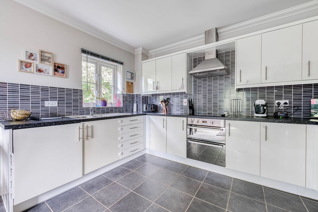 Property photo 2 of 13